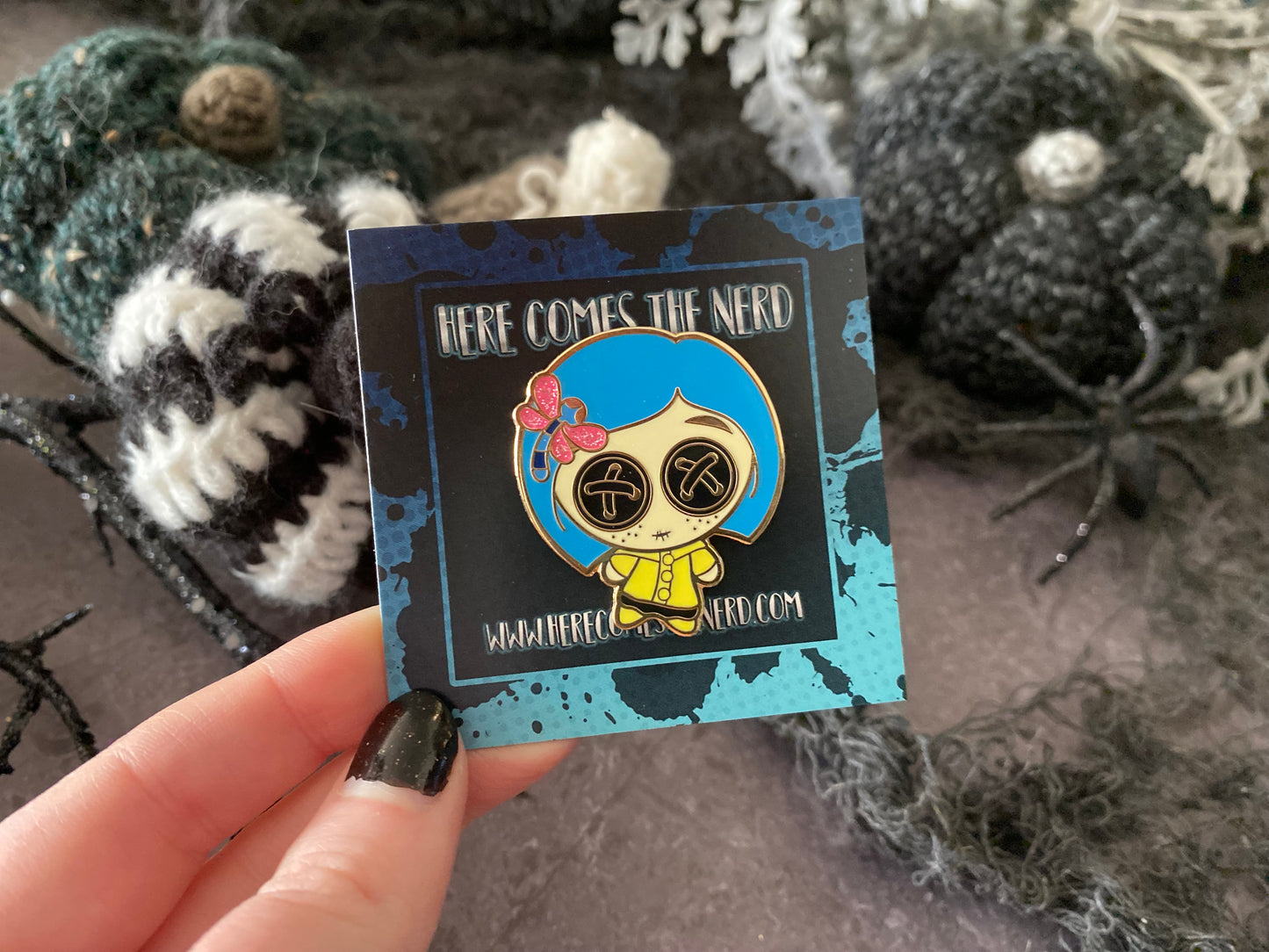 Button Eyes - Enamel Pin